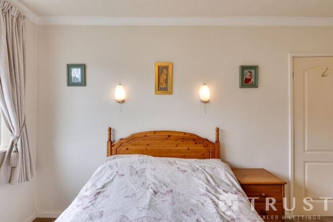 2 bed Semi-Detached Bungalow for sale Image 12