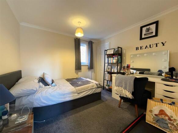 1 bed Apartment to rent Image 6