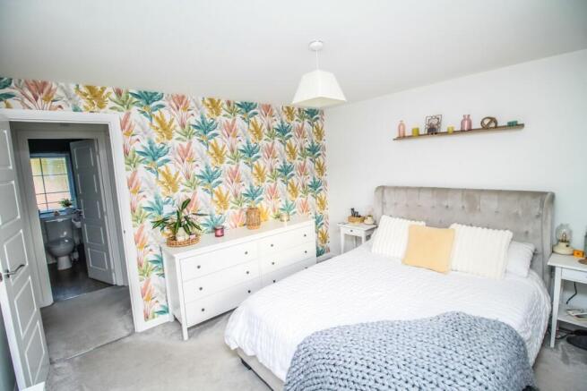 Bedroom 1 pic 3