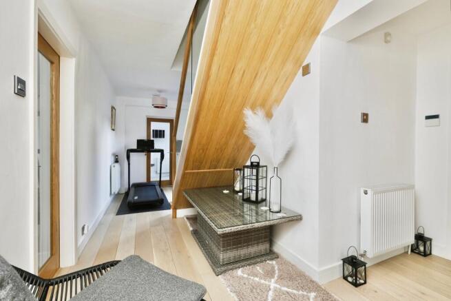 5 bed Detached for sale Image 8