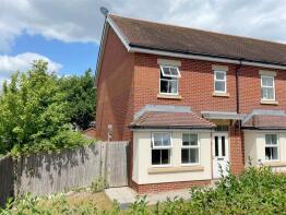 6, Fifth Road, Newbury RG14 6DL