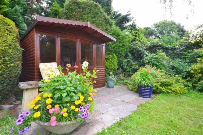 REAR GARDEN SUMMER HOUSE