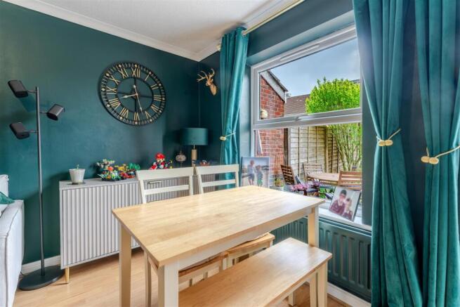 Two bedroom home in a quiet cul-de-sac in the North end of Yatton photo 4