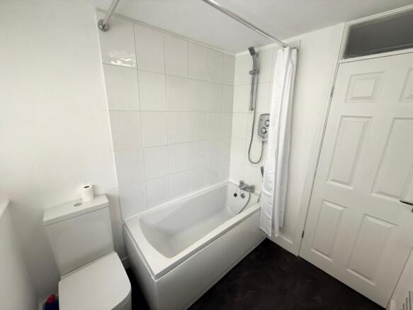 2 bed Semi-Detached Bungalow to rent Image 12