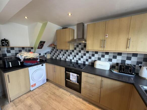 3 bed Semi-Detached for sale Image 7