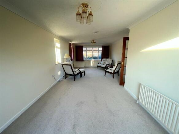 3. dining lounge.jpg