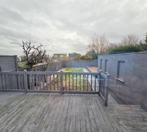 Refurbished Modern 4 Bed Semi-Detached House