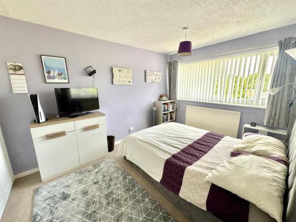 3 bed Semi-Detached for sale Image 6