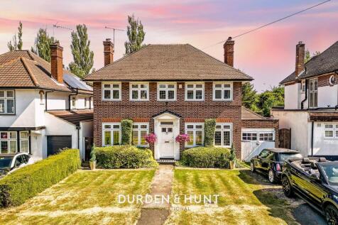 Hilltop Close, Loughton, IG10