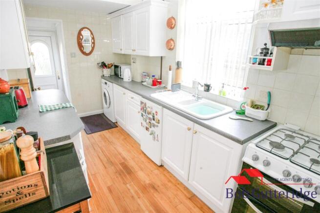 FITTED KITCHEN
