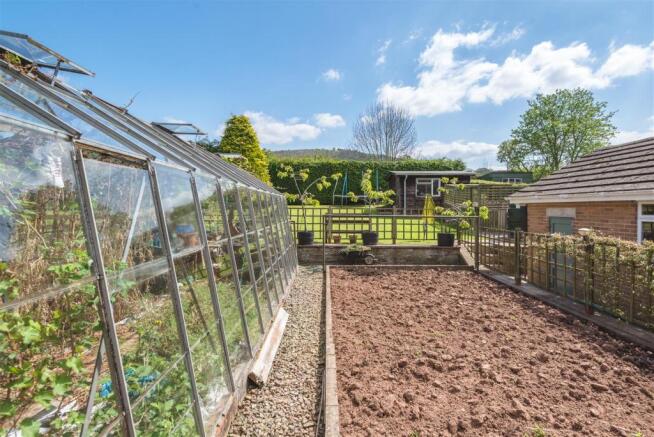 5 Park Avenue, Brecon-9.jpg