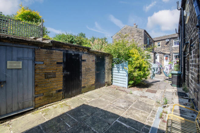 2 bed Terraced to rent Image 12