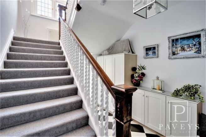 GROUND FLOOR ENTRANCE HALL