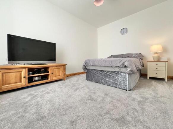 3 bed Terraced for sale Image 11