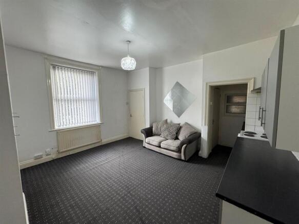 2 bed House to rent Image 4
