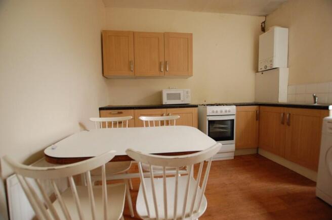 3 bed Flat to rent Image 8