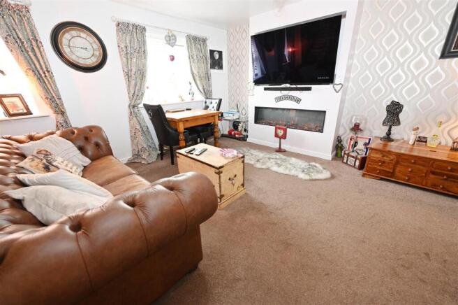 2 bed Flat for sale Image 9