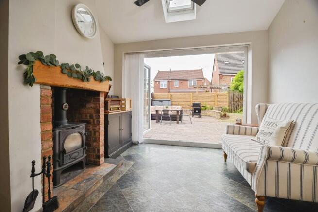 5 bed Detached for sale Image 7