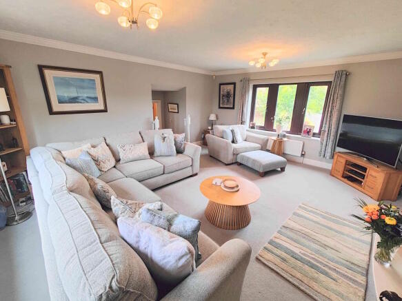 4 bed Detached for sale Image 7