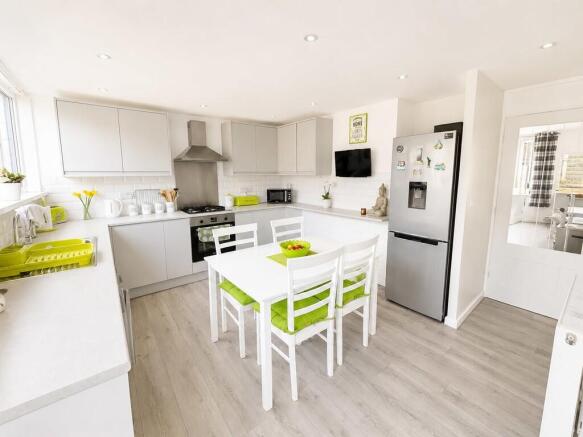 3 bed Town House for sale Image 7