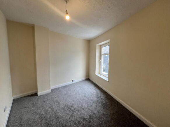 2 bed Terraced to rent Image 5
