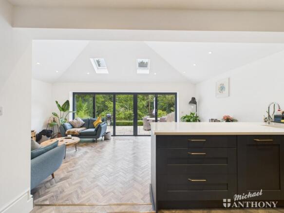 CAM02773G0-PR0362-STILL013