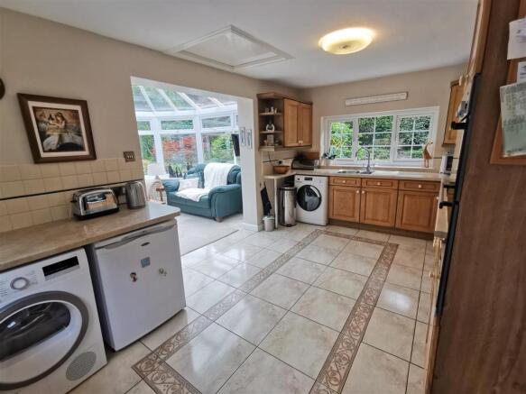 KITCHEN BREAKFAST ROOM