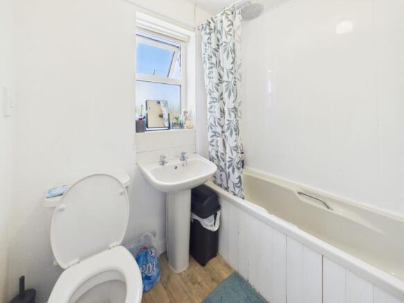 3 bed Semi-Detached for sale Image 10