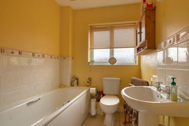 Ensuite to Bed 1
