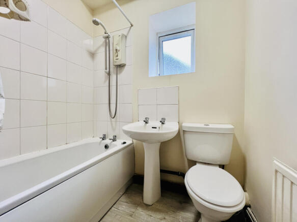 2 bed Duplex to rent Image 11