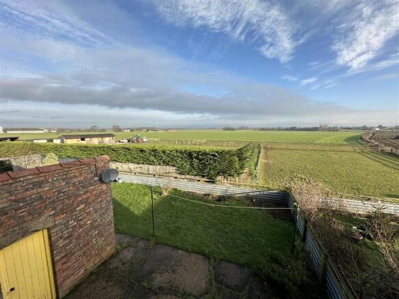 3 bed Semi-Detached to rent Image 12