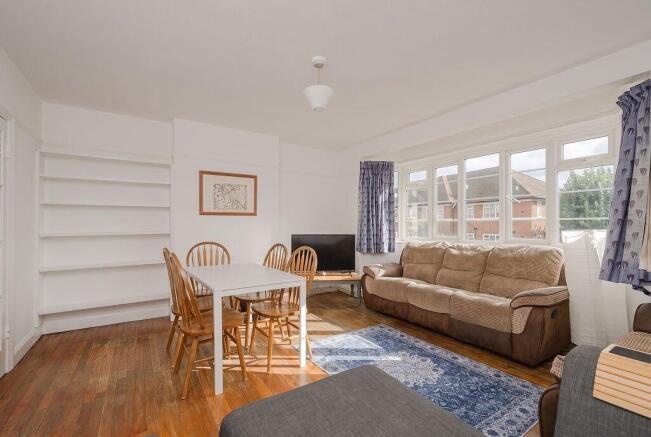 4 Lymington Court, Wimbledon, SW19 photo 3