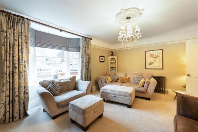 Sitting room 2.jpg