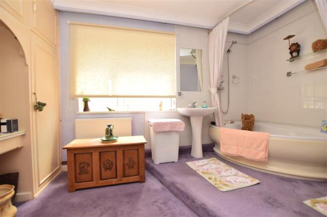 En-Suite Bathroom