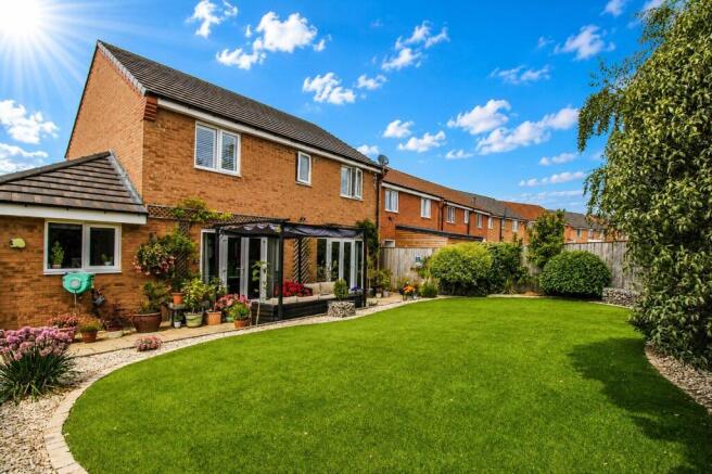 4 bed Detached for sale Image 3