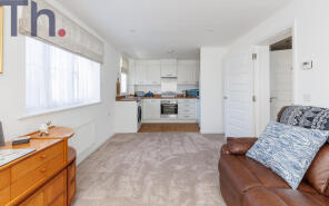 Flat 4, 3 Lupin House, Beauchamp Drive, Newport PO30 2FE