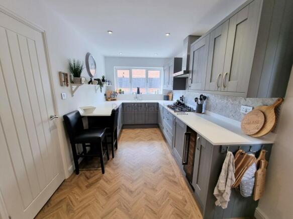 Kitchen/ Breakfast Room