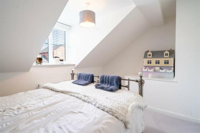 bedroom 2-2.jpg