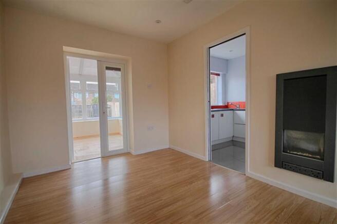 LIVING/DINING ROOM