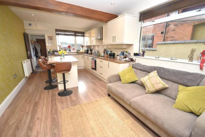 Kitchen/Breakfast...