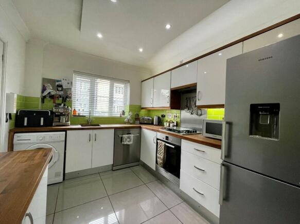 Kitchen B'fast Room
