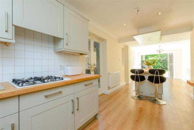 8384812-interior12.jpg