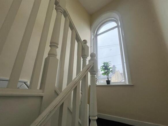 5 bed Terraced for sale Image 11