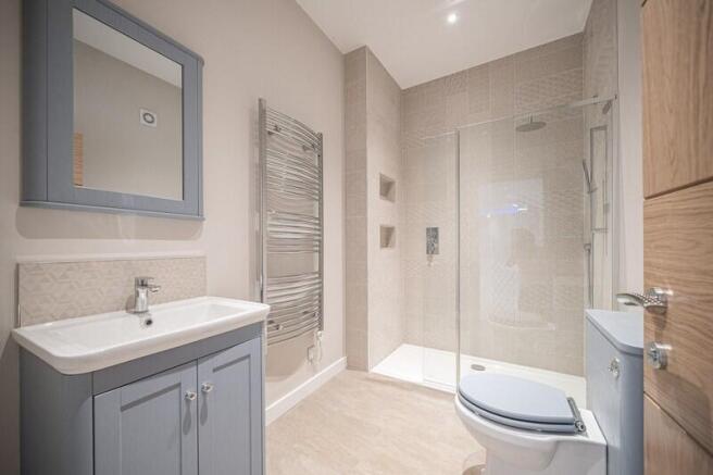 4 bed Detached for sale Image 11