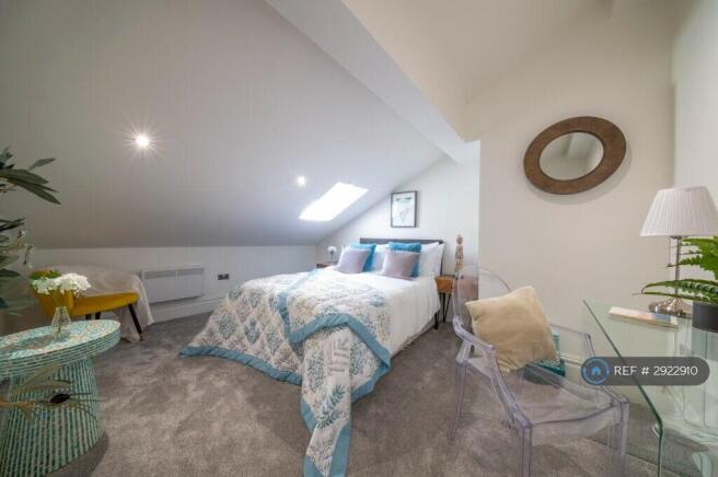 4 bed Flat to rent Image 6