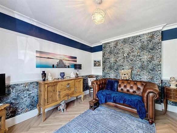 Sitting Room/ Bedroom 4