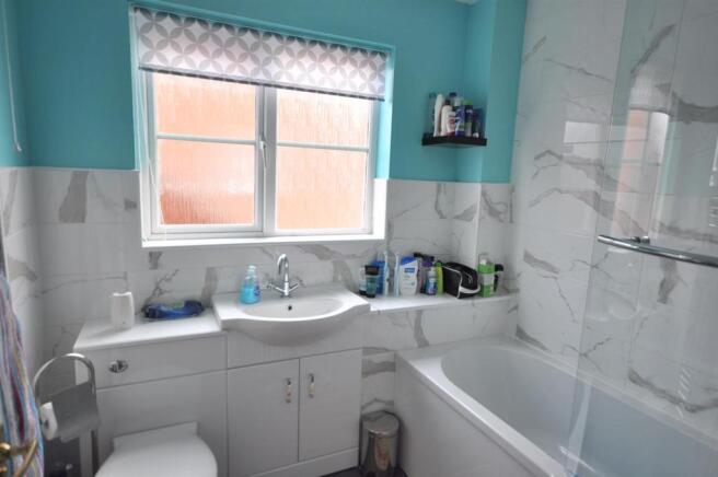 FAMILY BATHROOM