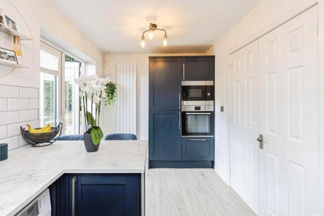 3 bed Semi-Detached for sale Image 6