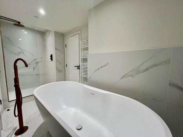2 bed Apartment to rent Image 9