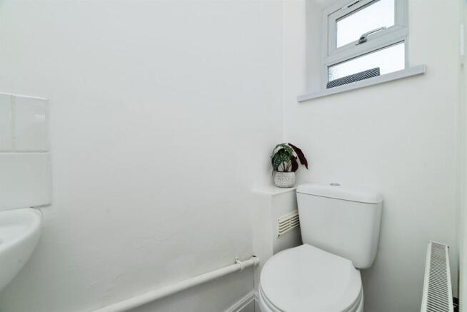 3 bed Terraced for sale Image 9